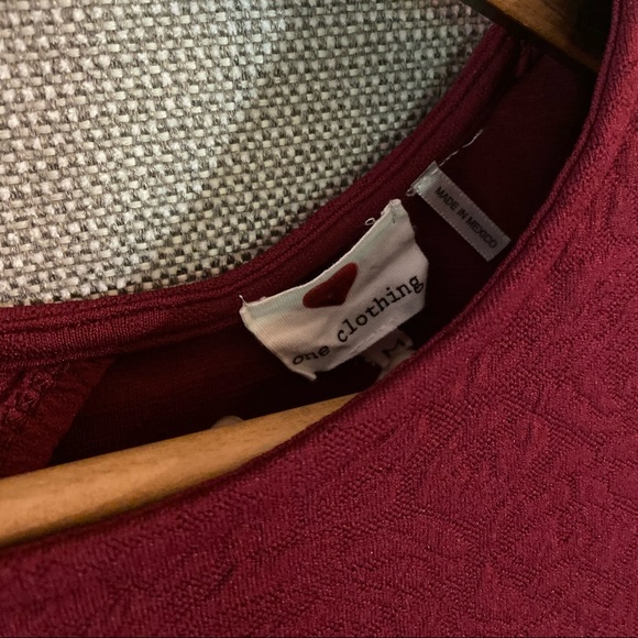 Summer red dress with rose embossed fabric and a back detail - Picture 2 of 10